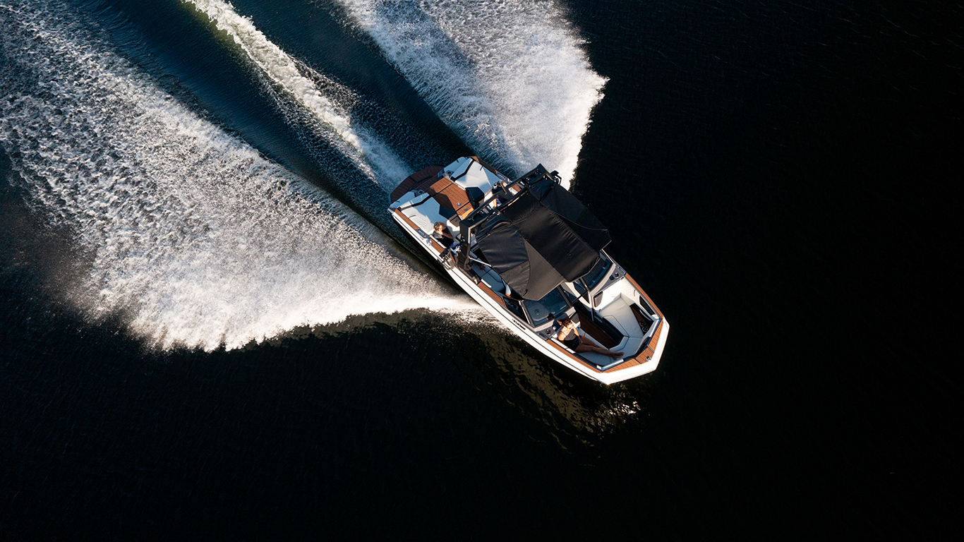 Boat in motion with SeaDek boat flooring providing stability during high speed travel.seadek installation south florida
